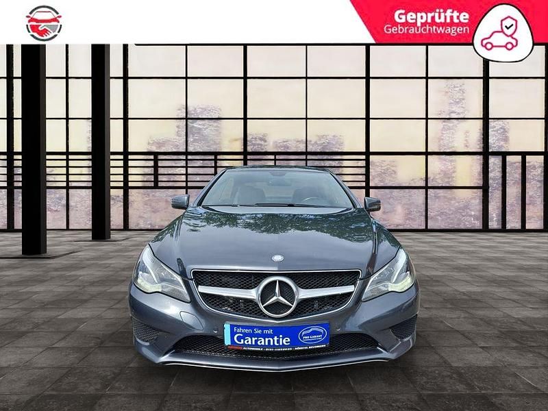 Grau Gebraucht 2015 Mercedes E220 Coupé | 17.750 € (Fairer Preis) - Bild 1/4