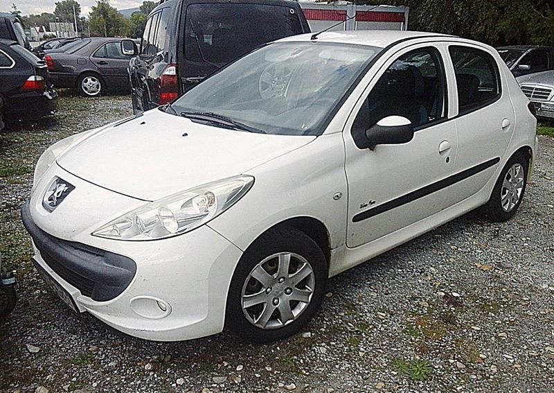 Weiß Gebraucht 2011 Peugeot 206+ Urban Move Kleinwagen | 2.000 € (Fairer Preis) - Bild 1/4