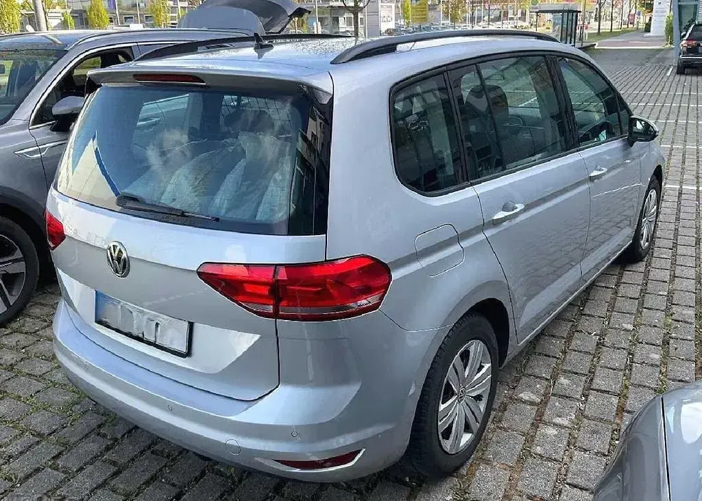 Gebraucht VW Touran Trendline 110 PS (80 kW) 2017 Silber Van / Kleinbus