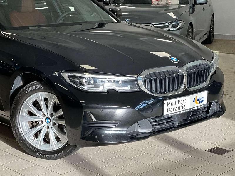Gebraucht BMW 320 190 PS (139 kW) 2021 Black sapphire metallic Kombi