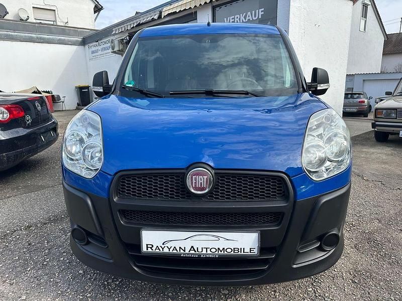Gebraucht Fiat Doblò Basis 90 PS (66 kW) 2012 Blau Van / Kleinbus