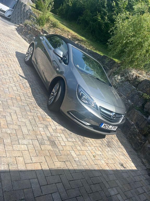 Grau Gebraucht 2018 Opel Cascada Ultimate Cabrio | 21.500 € (Teuer) - Bild 1/4