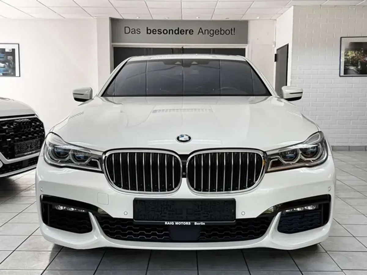 Gebraucht BMW 750L M Sport 400 PS (294 kW) 2016 Brillant weiss Limousine