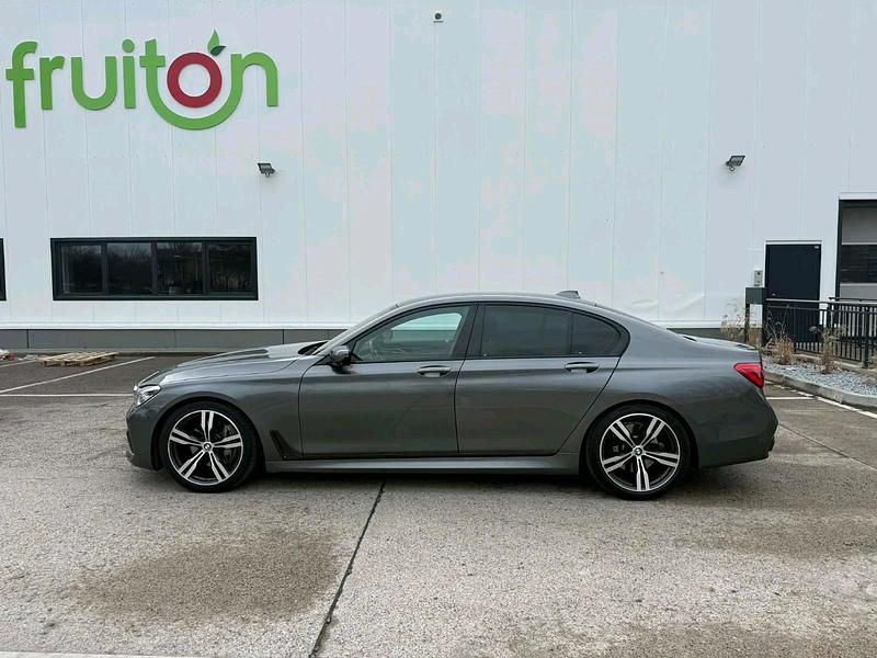Gebraucht BMW 730 M Sport 265 PS (194 kW) 2016 Grau Limousine