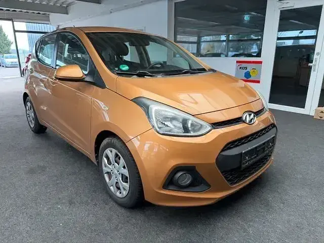 Gebraucht Hyundai i10 75 PS (55 kW) 2015 Gold Kleinwagen
