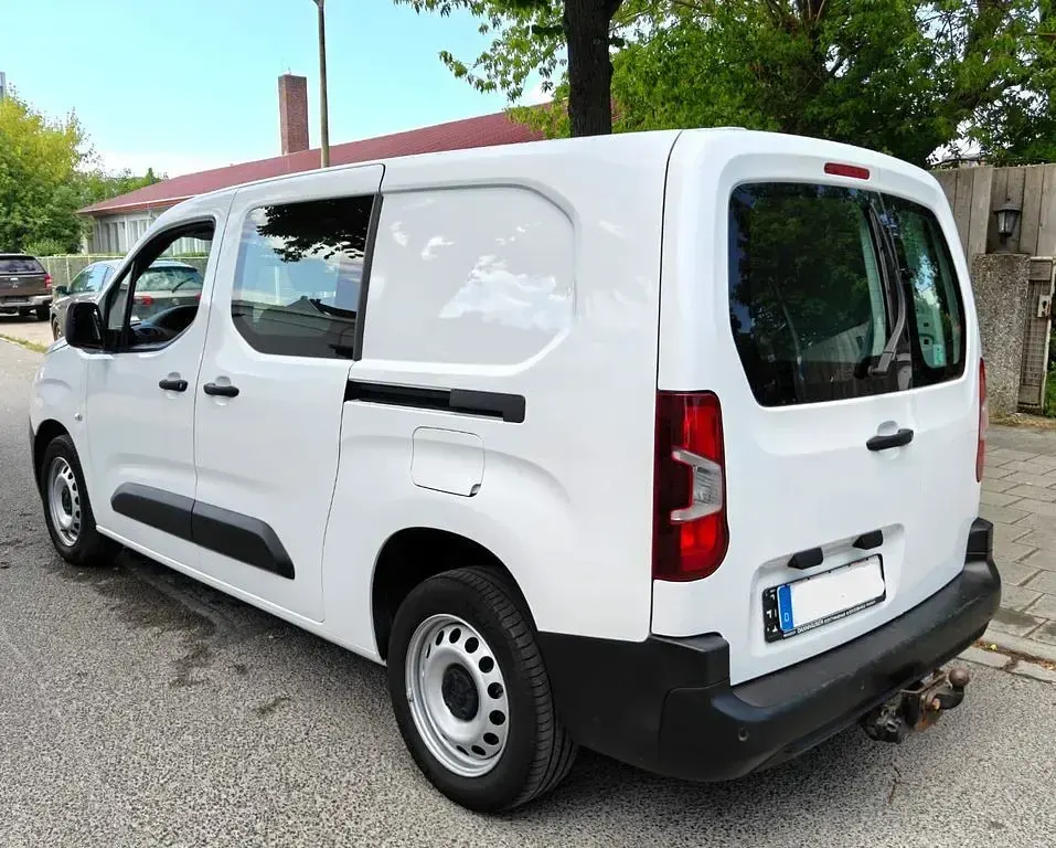 Gebraucht Peugeot Partner 131 PS (96 kW) 2021 Weiß Van / Kleinbus