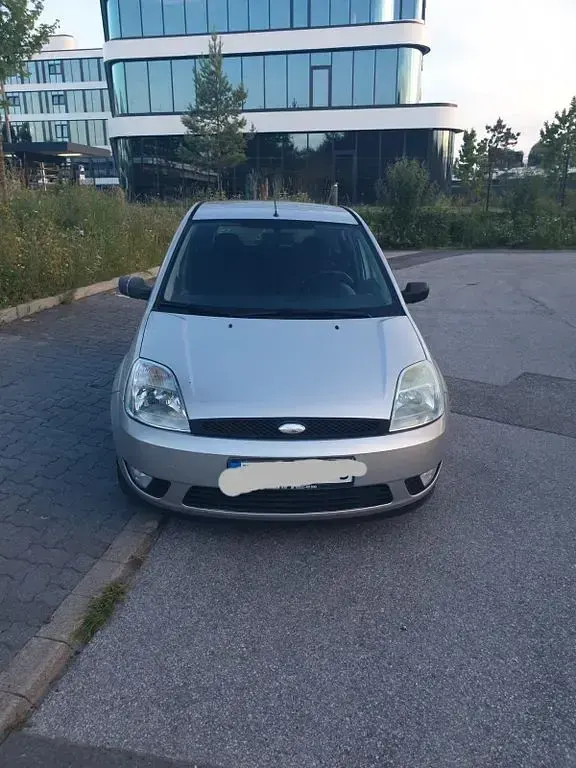 Gebraucht Ford Fiesta 80 PS (58 kW) 2003 Silber Kleinwagen