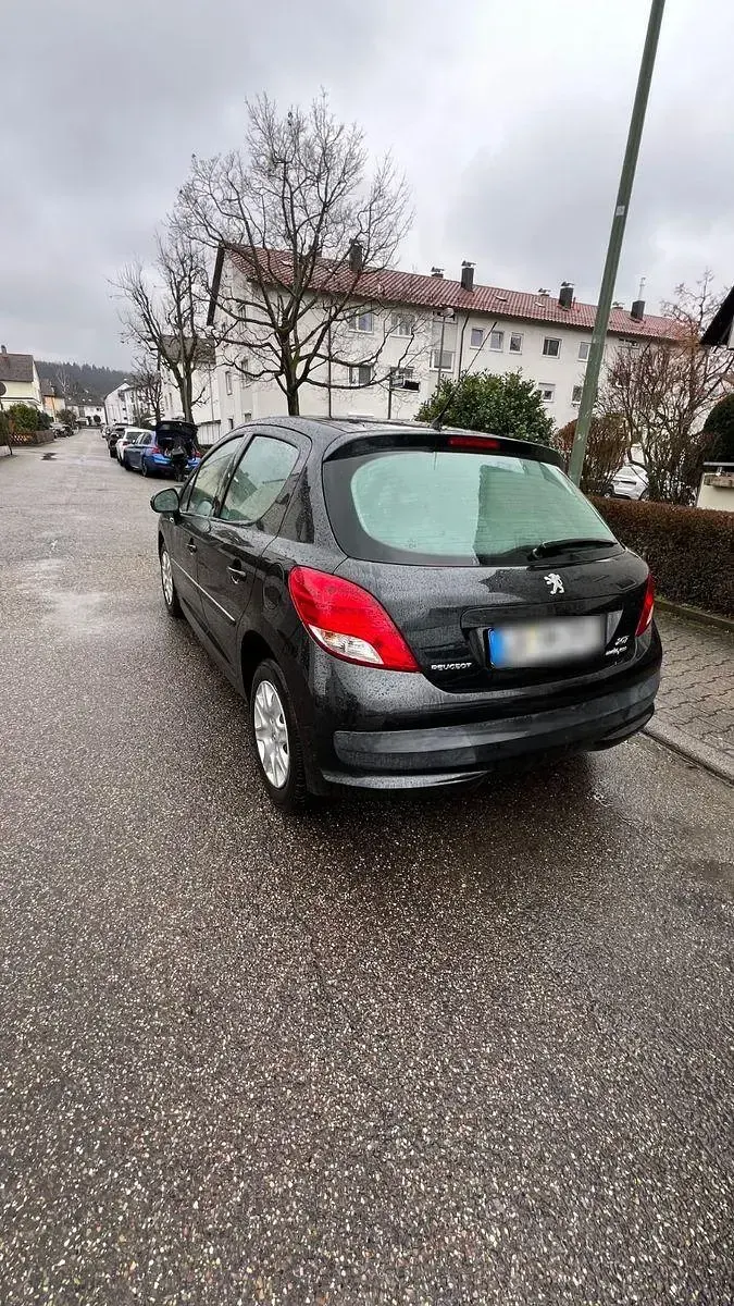 Gebraucht Peugeot 207 Forever 73 PS (53 kW) 2012 Schwarz Limousine
