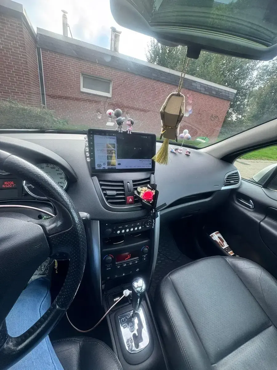 Gebraucht Peugeot 207 75 PS (55 kW) 2008 Silber Limousine