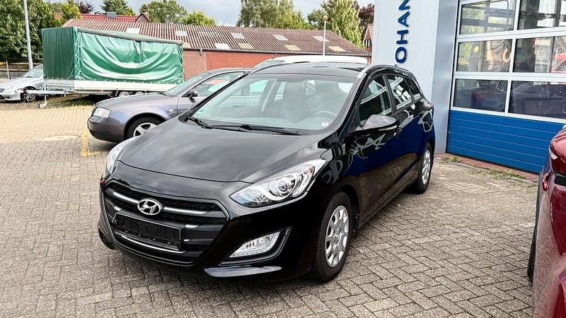 Schwarz Gebraucht 2016 Hyundai i30 Kombi | 8.999 € (Fairer Preis) - Bild 1/4