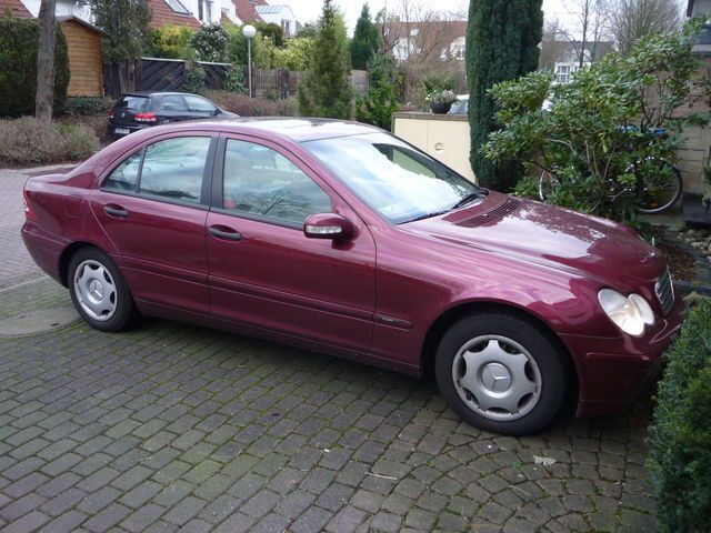 Rot Gebraucht 2001 Mercedes C180 Limousine | 2.400 € (Fairer Preis) - Bild 1/4