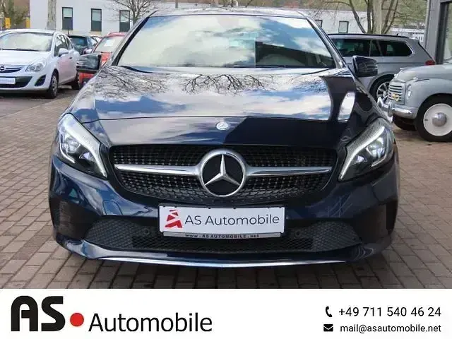 Gebraucht Mercedes A160 102 PS (75 kW) 2016 Blau Limousine