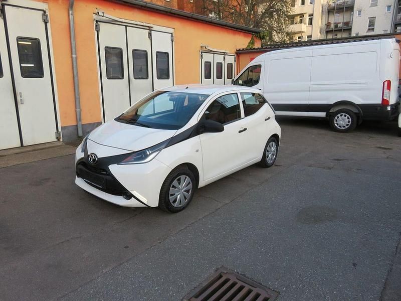 Gebraucht Toyota Aygo 69 PS (50 kW) 2016 Weiß Kleinwagen