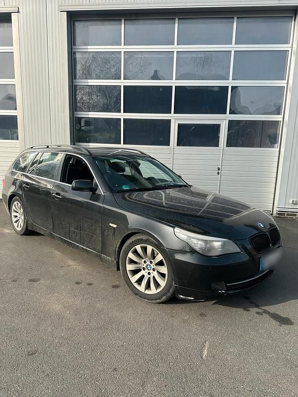 Gebraucht BMW 525 197 PS (144 kW) 2008 Schwarz Kombi