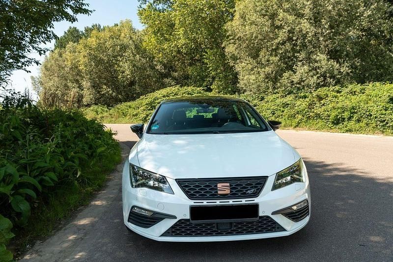 Weiß Gebraucht 2019 Cupra Leon Limousine | 22.250 € (Guter Preis) - Bild 1/4