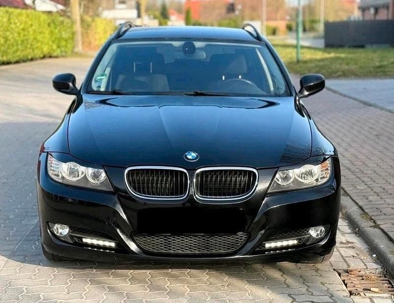 Gebraucht BMW 318 143 PS (105 kW) 2010 Schwarz Kombi