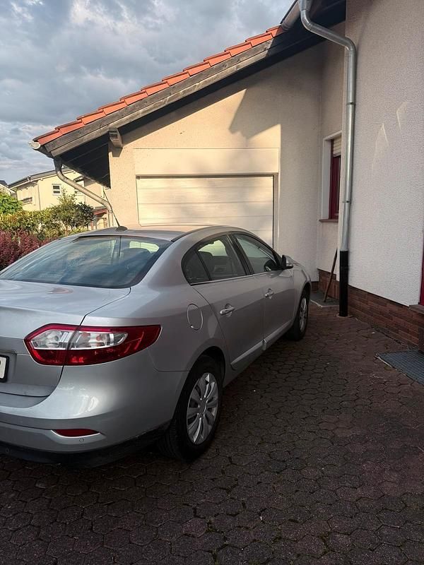 Silber Gebraucht 2011 Renault Fluence Limousine | 3.000 € (Superpreis) - Bild 1/4