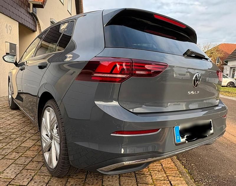 Gebraucht VW Golf Style 150 PS (110 kW) 2025 Grau Limousine