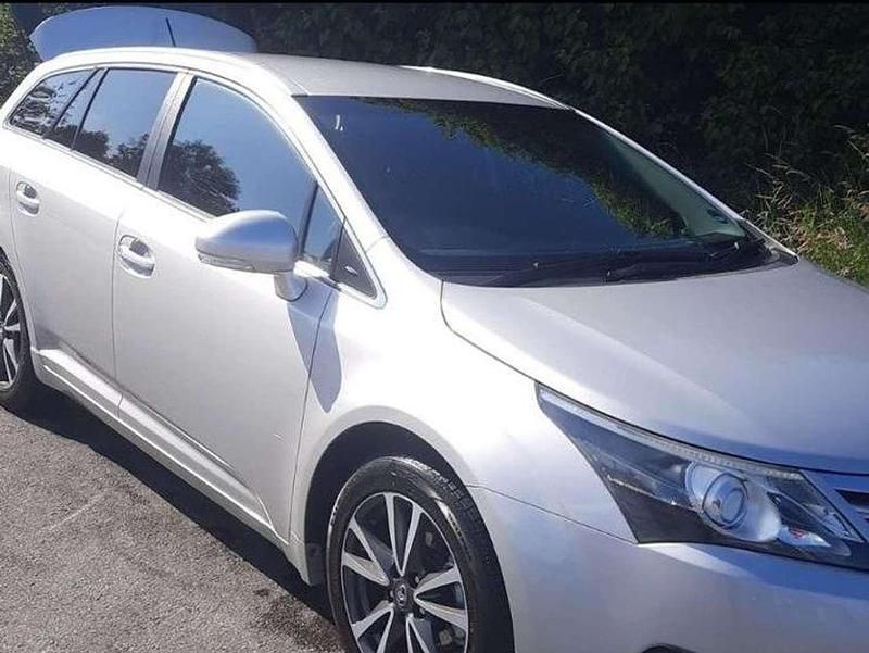 Silber Gebraucht 2013 Toyota Avensis Life Kombi | 8.300 € (Fairer Preis) - Bild 1/4