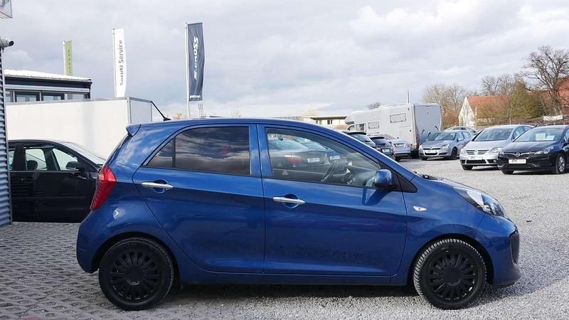 Gebraucht Kia Picanto 67 PS (49 kW) 2016 (bu7) seosanblau met. Kleinwagen