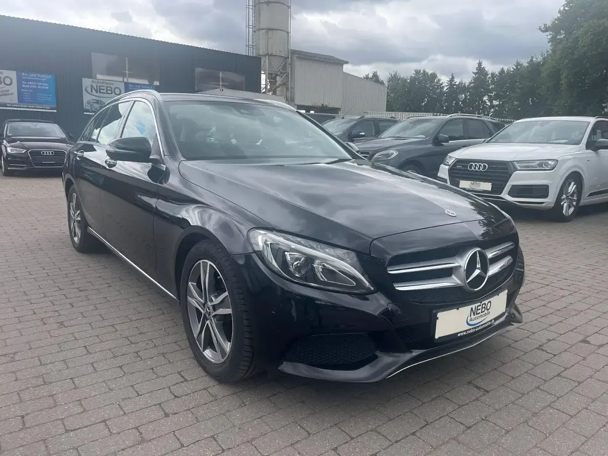 Gebraucht Mercedes C220 Avantgarde 170 PS (125 kW) 2017 Schwarz Kombi