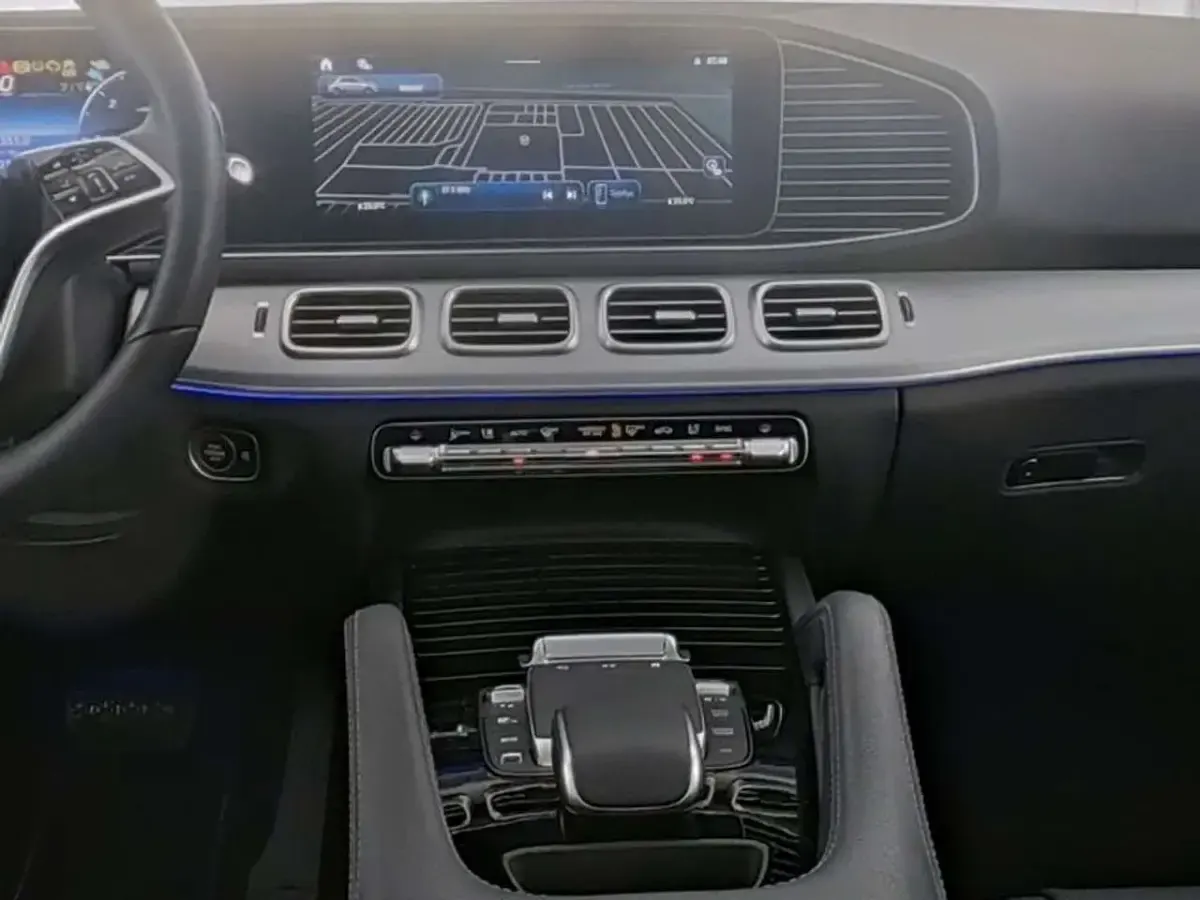 Gebraucht Mercedes GLE300 269 PS (197 kW) 2025 Schwarz SUV