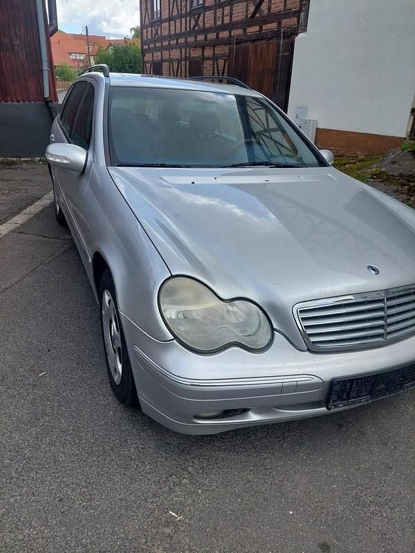 Silber Gebraucht 2002 Mercedes C220 Kombi | 999 € - Bild 1/4