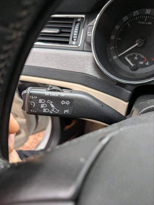 Gebraucht Skoda Superb Active 170 PS (125 kW) 2012 Weiß Kombi