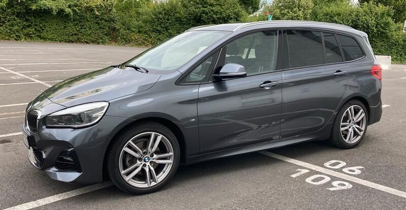 Grau Gebraucht 2019 BMW 218 Gran Tourer M Sport Van / Kleinbus | 20.400 € (Fairer Preis) - Bild 1/4