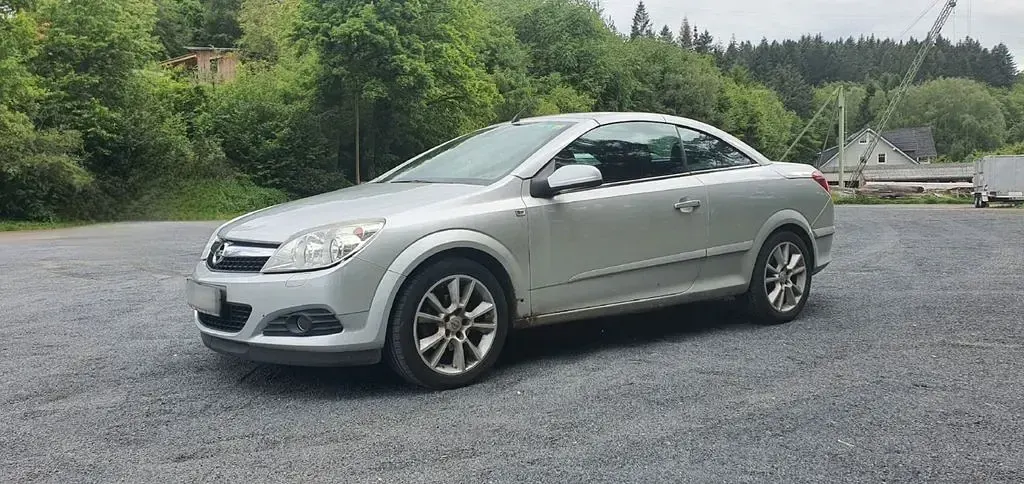 Gebraucht Opel Astra Edition 140 PS (102 kW) 2007 Silber Cabrio
