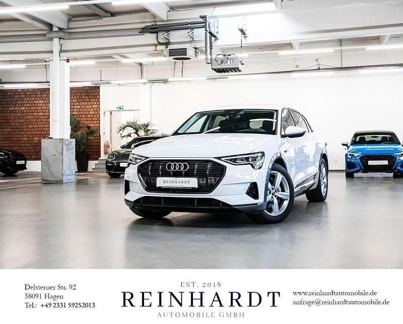 Gletscherweiß metallic Gebraucht 2022 Audi e-tron Advanced SUV | 36.007 € - Bild 1/2
