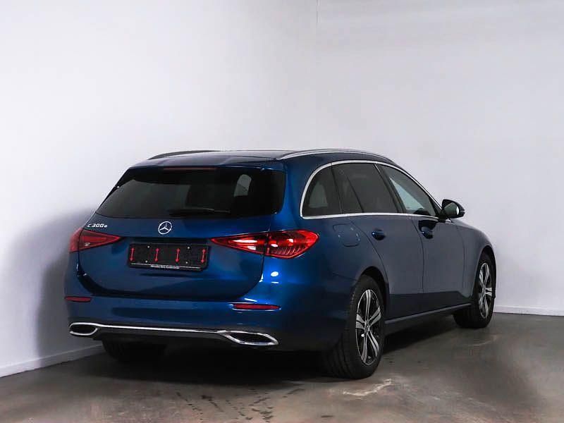 Gebraucht Mercedes C300e Avantgarde 204 PS (150 kW) 2024 Blau Kombi