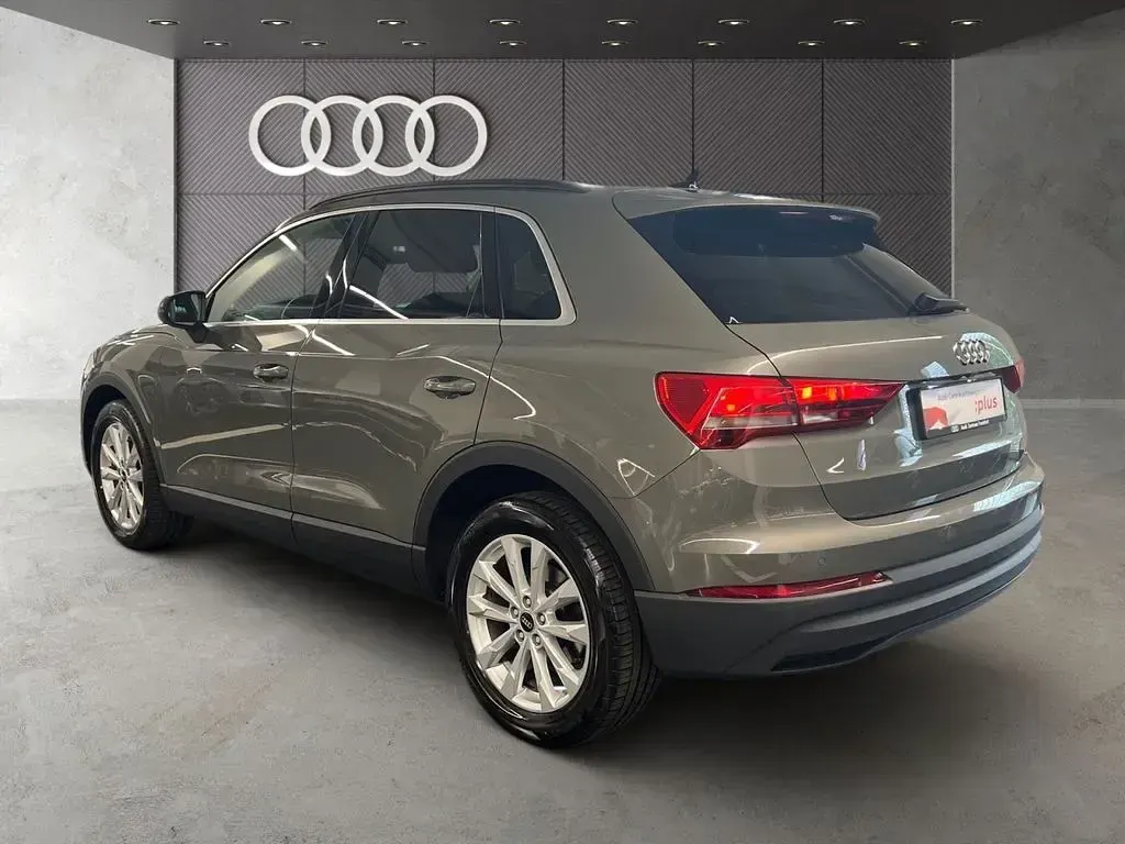 Gebraucht Audi Q3 Ambiente 150 PS (110 kW) 2022 Chronosgrau metallic/chronosgr SUV