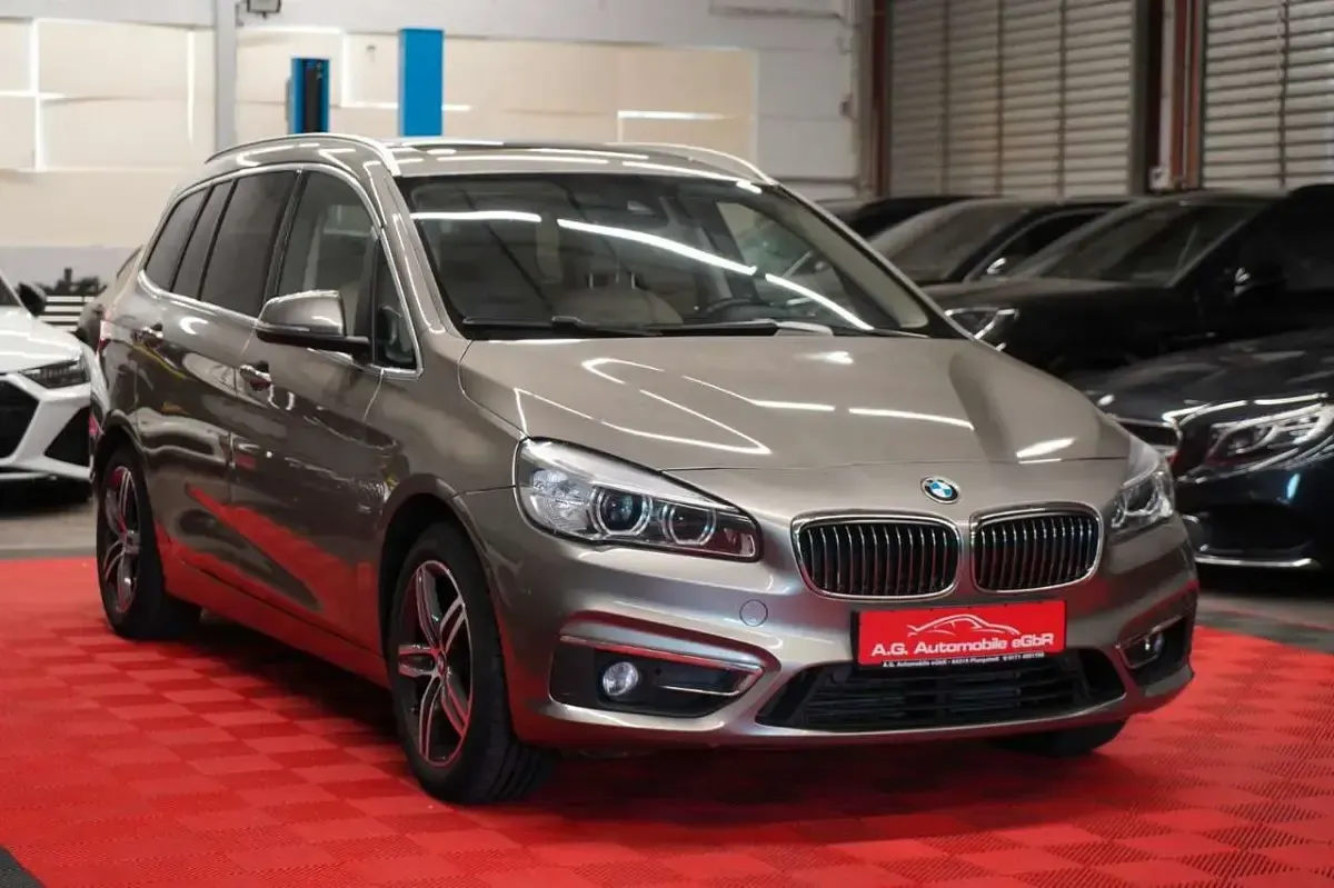 Gebraucht BMW 220 Luxury Line 190 PS (139 kW) 2015 Platinsilber Van / Kleinbus
