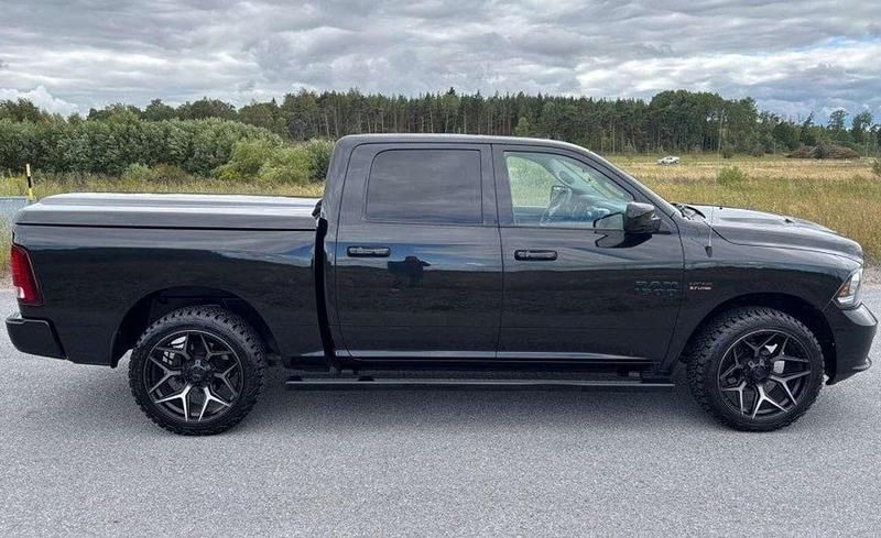 Schwarz Gebraucht 2016 Dodge Ram Abholung | 28.999 € (Fairer Preis) - Bild 1/4