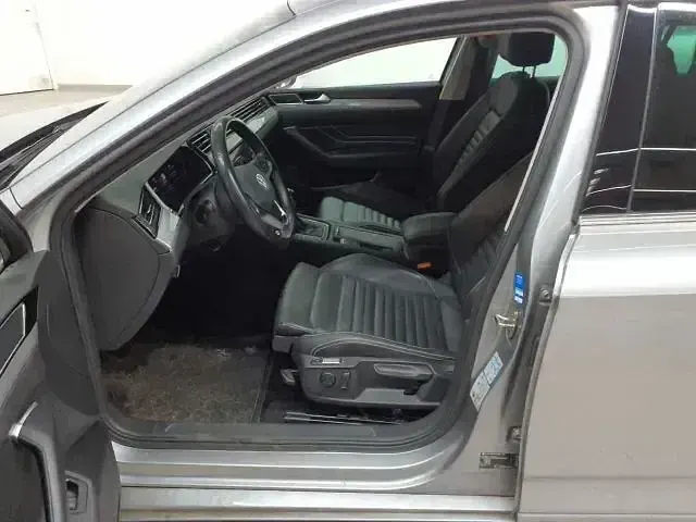 Second-hand VW Passat Business 150 CP (110 kW) 2022 Argintiu Break