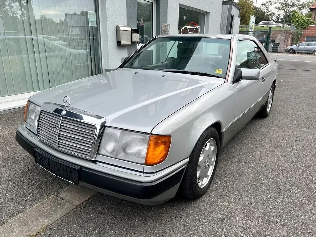 Gebraucht Mercedes 300 179 PS (131 kW) 1991 Silber Coupé