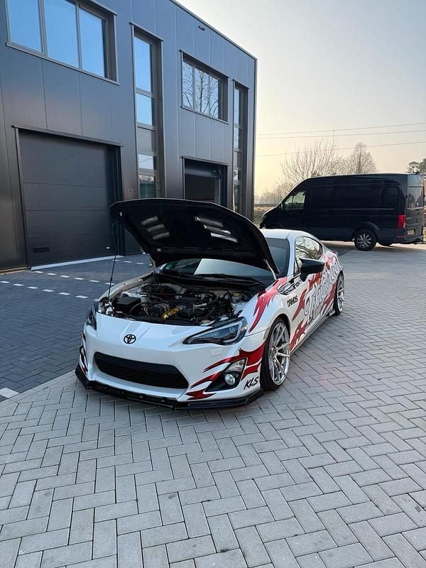 Weiß Gebraucht 2013 Toyota GT86 GT Coupé | 24.999 € (Etwas zu teuer) - Bild 1/4