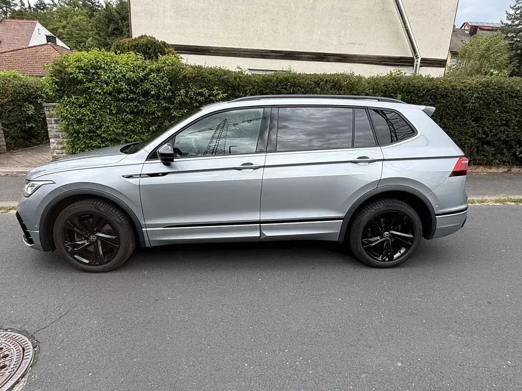 Gebraucht VW Tiguan Allspace 193 PS (141 kW) 2024 Silber SUV