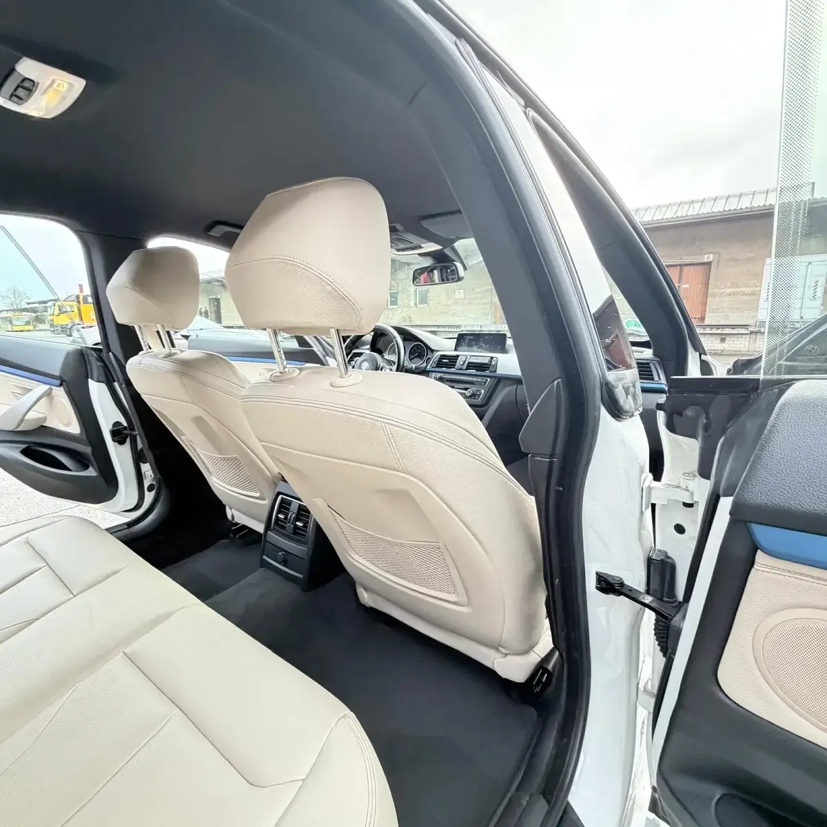 Gebraucht BMW 325 M Sport 218 PS (160 kW) 2015 Weiß Limousine
