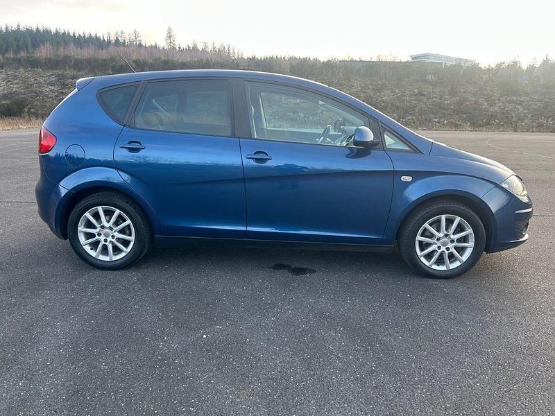 Gebraucht Seat Altea 4You 105 PS (77 kW) 2014 Blau Van / Kleinbus