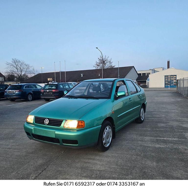 Grün Gebraucht 1999 VW Polo Limousine | 1.990 € (Fairer Preis) - Bild 1/4