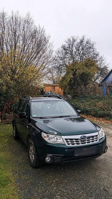 Grün Gebraucht 2010 Subaru Forester SUV | 3.900 € (Guter Preis) - Bild 1/4