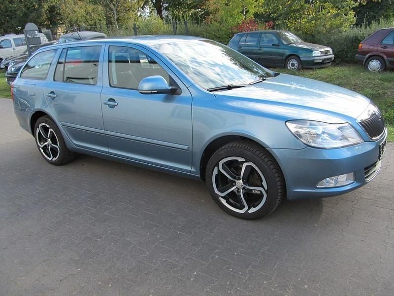 Gebraucht Skoda Octavia Ambiente 105 PS (77 kW) 2011 Grau Kombi