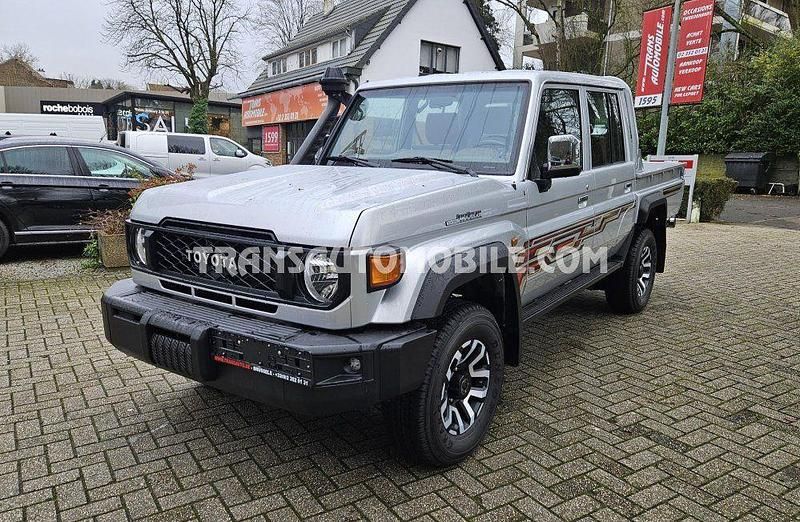 Silber Gebraucht 2024 Toyota Land Cruiser SUV | 57.900 € - Bild 1/3