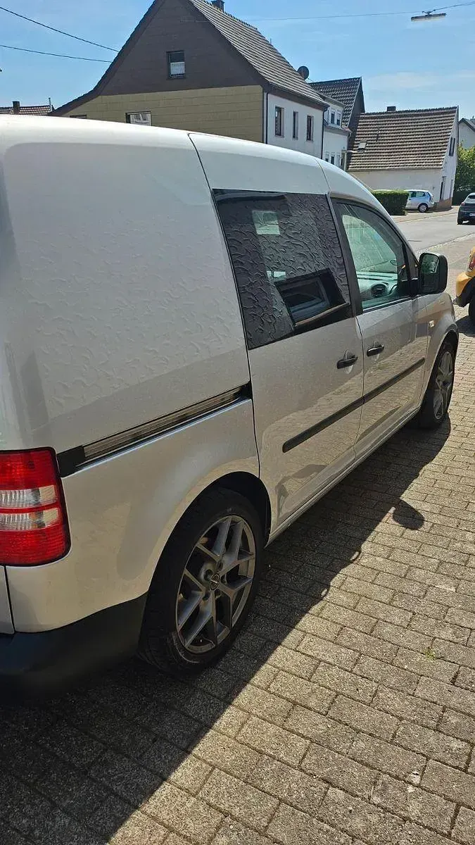 Gebraucht VW Caddy 109 PS (80 kW) 2013 Silber Van / Kleinbus