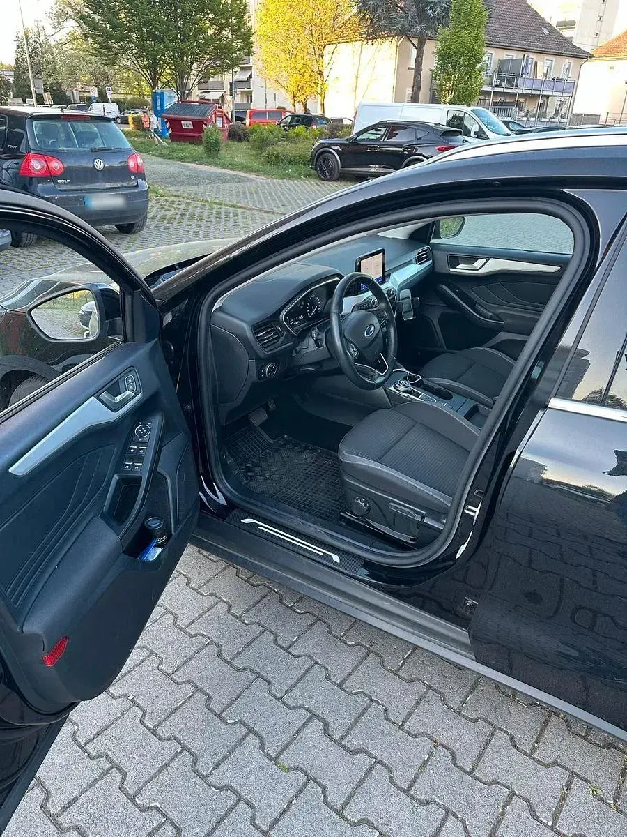 Gebraucht Ford Focus Titanium 120 PS (88 kW) 2021 Grau Kombi