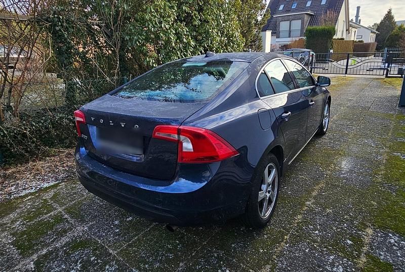 Gebraucht Volvo S60 Momentum 150 PS (110 kW) 2011 Blau Limousine