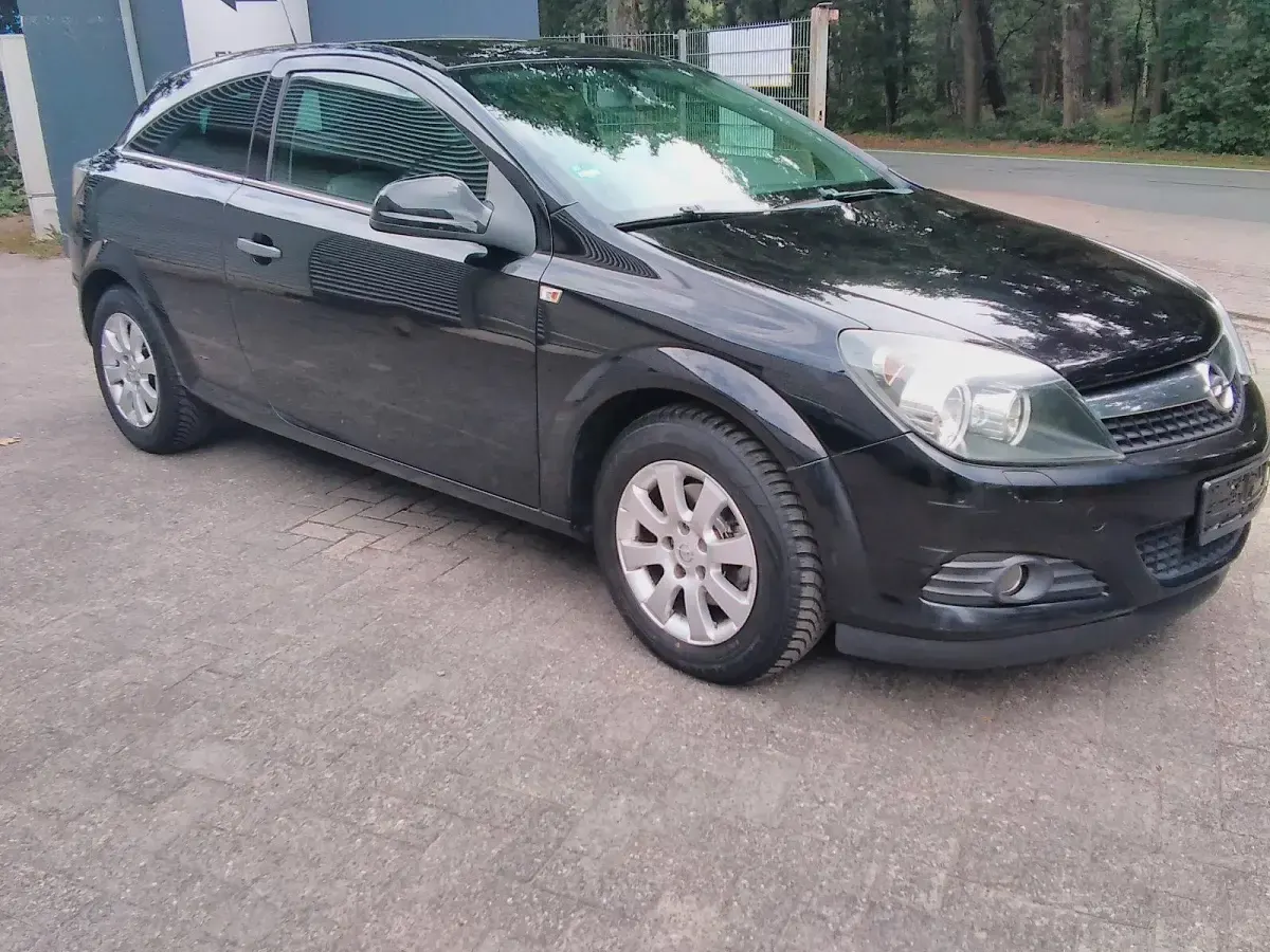 Gebraucht Opel Astra 116 PS (85 kW) 2009 Schwarz Coupé