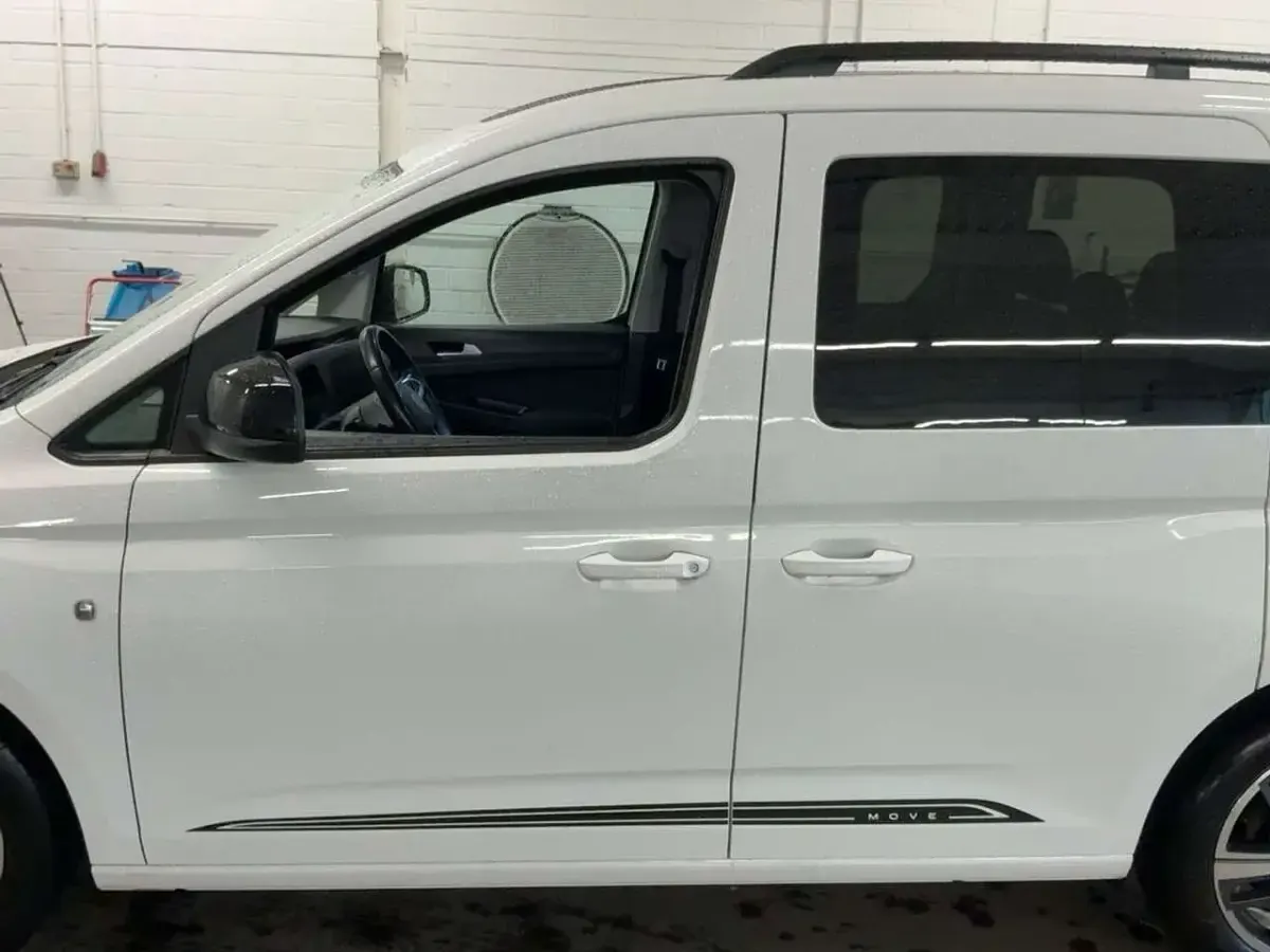Gebraucht VW Caddy Move 130 PS (95 kW) 2021 Weiß Van / Kleinbus
